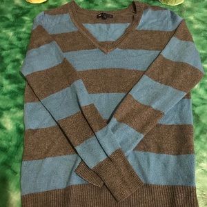 Cozy Gap Striped Sweater to keep you warm❄️❄️